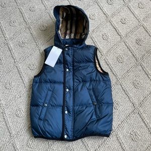 Burberry kids puffer vest.Sz 7Y.Navy blue.W/ tags